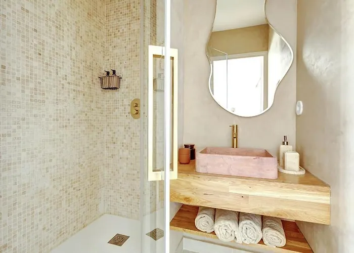 La Vue Du Marais Paris